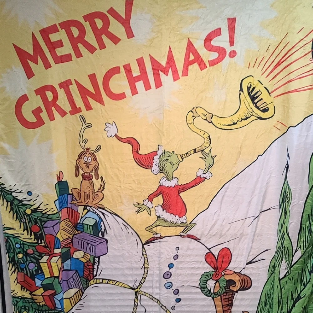Grinch lapsize cozy throw bright printed design Festive holiday charm. NWT